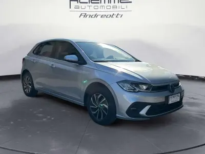 Usata VW Polo Life 95 CV (69 kW) 2022 Gray Utilitaria