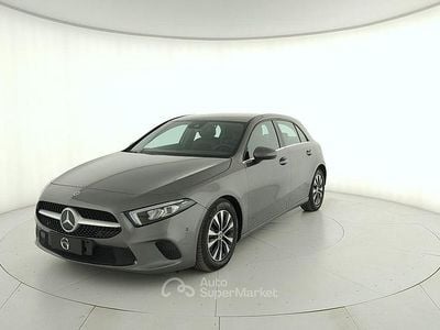 Usata Mercedes A180 116 CV (85 kW) 2022 Mountain grau metallic Berlina