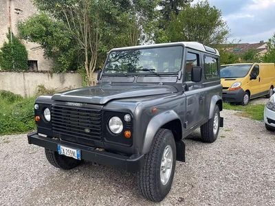 Usata Land Rover Defender SE 122 CV (89 kW) 2003 Nero Station wagon