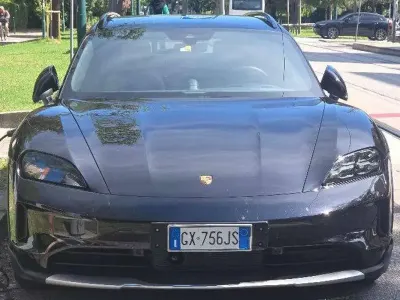 Usata Porsche Taycan Cross Turismo 319 kW (435 CV) 2024 Nero Station wagon