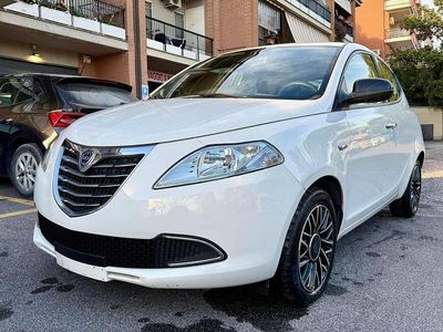 Usata Lancia Ypsilon Platinum 95 CV (69 kW) 2015 Bianco Utilitaria