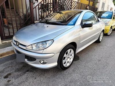 Begagnad Peugeot 206 CC 109 HK (80 kW) 2005 Grå Cab