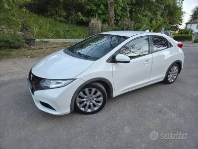 Usata Honda Civic 163 CV (119 kW) 2013 Bianco Berlina