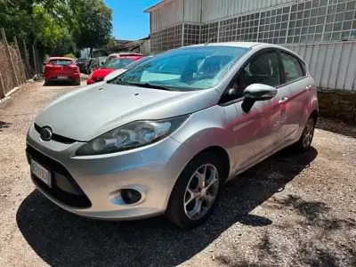 Usata Ford Fiesta Titanium 70 CV (51 kW) 2011 Grigio Berlina
