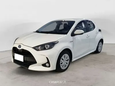 Usata Toyota Yaris Hybrid Active 116 CV (85 kW) 2021 Bianco Berlina