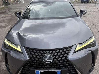 Usata Lexus UX 250h Luxury Line 184 CV (135 kW) 2019 Grigio SUV