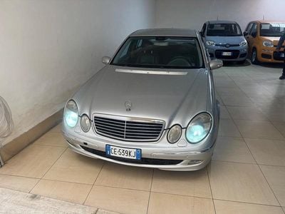 Usata Mercedes E320 Avantgarde 204 CV (150 kW) 2003 Argento Berlina
