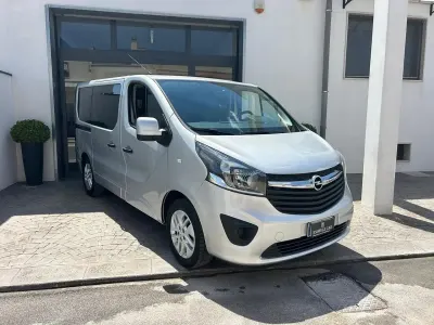 Usata Opel Vivaro 125 CV (91 kW) 2018 Argento Monovolume