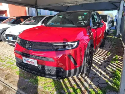 Usata Opel Mokka GS Line 110 CV (80 kW) 2021 Bicolore rosso tetto nero SUV