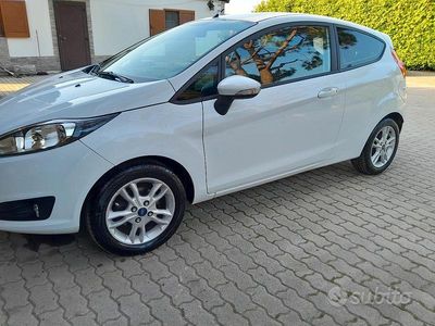 Usata Ford Fiesta 95 CV (69 kW) 2017 Bianco Berlina