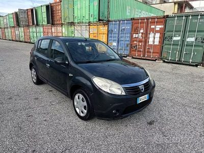 Usata Dacia Sandero Lauréate 72 CV (52 kW) 2010 Grigio Berlina
