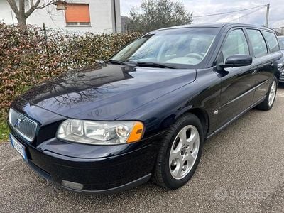 Usata Volvo V70 Momentum 163 CV (119 kW) 2005 Blu Station wagon