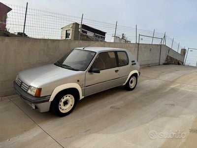 Usata Peugeot 205 83 CV (61 kW) 1989 Grigio Berlina