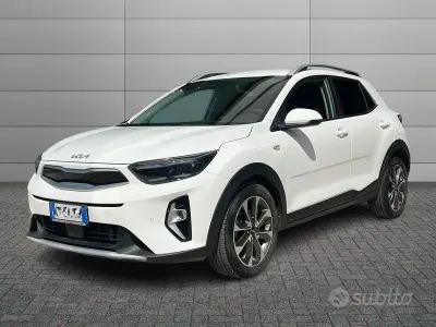 Begagnad Kia Stonic Style 101 HK (74 kW) 2022 Vit SUV
