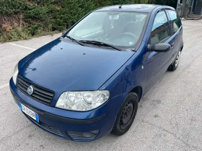 Usata Fiat Punto 60 CV (44 kW) 2004 Blu Utilitaria
