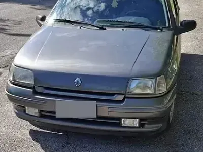 Occasion Renault Clio 54 PK (39 kW) 1994 Grijs Hatchback