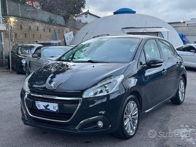 Usata Peugeot 208 Active 82 CV (60 kW) 2017 Grigio Utilitaria