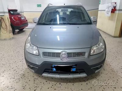 Usata Fiat Sedici 135 CV (99 kW) 2012 Grigio SUV