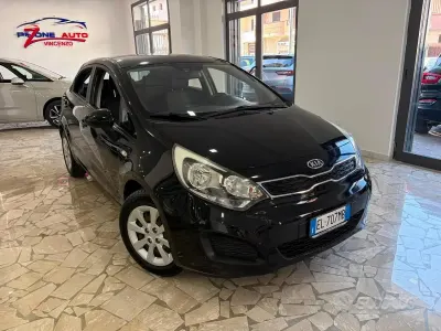 Usata Kia Rio EX 75 CV (55 kW) 2012 Nero Berlina