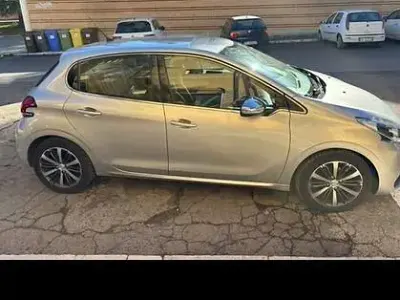 Usata Peugeot 208 75 CV (55 kW) 2017 Grigio Utilitaria