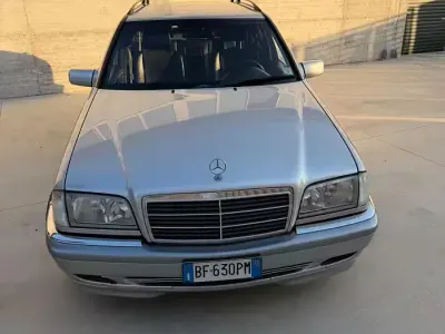 Usata Mercedes C220 Classic 125 CV (91 kW) 1999 Grigio Station wagon