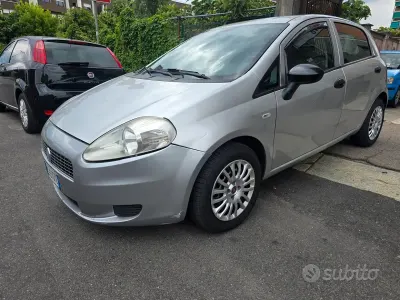 Usata Fiat Grande Punto 77 CV (56 kW) 2013 Grigio Utilitaria