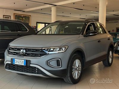 Grigio Usata 2024 VW T-Roc R-line SUV | 27.400 € (Buon prezzo)