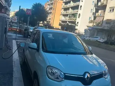 Usata Renault Twingo 30 kW (42 CV) 2021 Bluazzurro Utilitaria