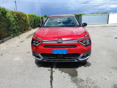 Begagnad Citroën C4 PureTech 131 HK (96 kW) 2022 Röd Sedan