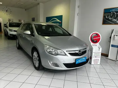 Usata Opel Astra 110 CV (80 kW) 2012 Grigio Station wagon