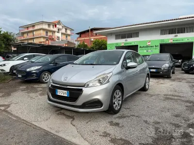 Usata Peugeot 208 Allure 75 CV (55 kW) 2016 Grigio Utilitaria