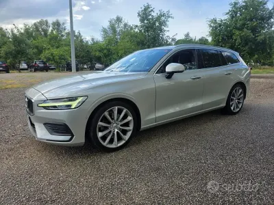 Usata Volvo V60 Business Edition 190 CV (139 kW) 2018 Grigio Station wagon