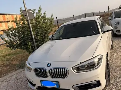 Usata BMW 118 Sport Line 150 CV (110 kW) 2015 Bianco Utilitaria