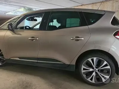 Usata Renault Scenic E-Tech Intens 110 CV (80 kW) 2017 Marrone Monovolume