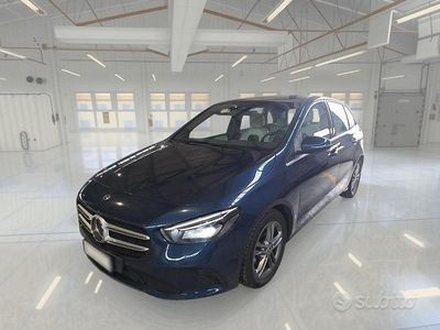 Usata Mercedes B180 Business 116 CV (85 kW) 2019 Blu Monovolume