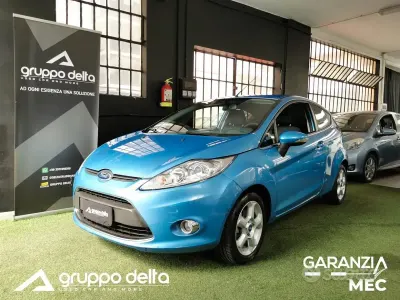 Usata Ford Fiesta Titanium 71 CV (52 kW) 2012 Bluazzurro Berlina