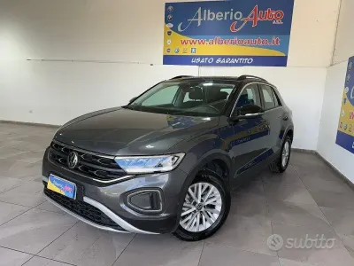 Usata VW T-Roc R-line 150 CV (110 kW) 2023 Grigio scuro SUV