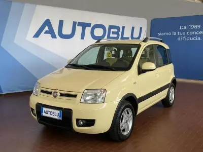 Gebraucht Fiat Panda 4x4 Climbing 74 PS (54 kW) 2011 Gelb Kleinwagen