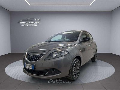 Usata Lancia Ypsilon Gold 69 CV (50 kW) 2023 Grigio Utilitaria