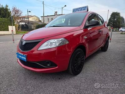Usata Lancia Ypsilon 69 CV (50 kW) 2019 Rosso Utilitaria
