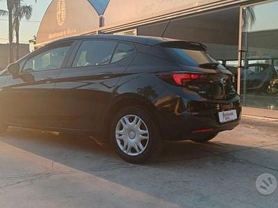 Nero Usata 2016 Opel Astra Edition Berlina | 5900 € (Buon prezzo)