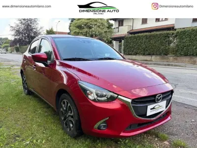 Begagnad Mazda 2 Exceed 90 HK (66 kW) 2018 Röd Halvkombi