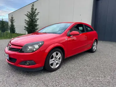 Usata Opel Astra GTC Sport 150 CV (110 kW) 2005 Rosso Berlina