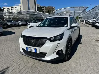 Usata Peugeot 2008 Allure 131 CV (96 kW) 2021 Bianco SUV
