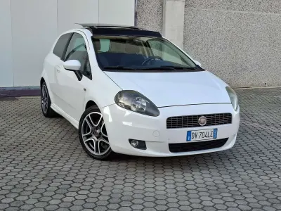 Usata Fiat Grande Punto Sport 90 CV (66 kW) 2009 Bianco Utilitaria