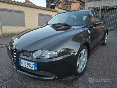 Usata Alfa Romeo 147 250 CV (183 kW) 2003 Nero Utilitaria