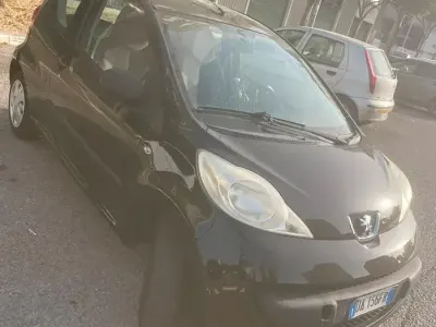 Usata Peugeot 107 68 CV (50 kW) 2006 Bluazzurro Utilitaria