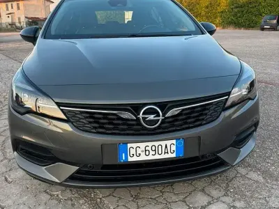 Usata Opel Astra Ultimate 122 CV (89 kW) 2021 Grigio Berlina
