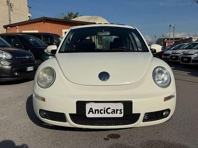 Usata VW New Beetle 102 CV (75 kW) 2006 Bianco Utilitaria