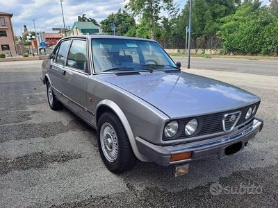 Usata Alfa Romeo Alfetta Quadrifoglio 130 CV (95 kW) 1983 Grigio Berlina